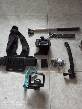Custodia bianca per GoPro 7 + accessori


