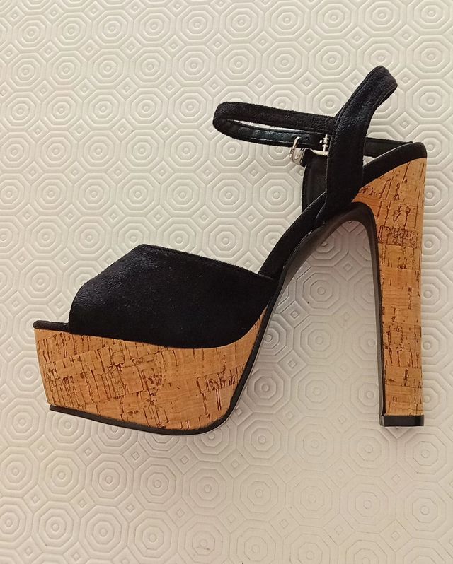 Sandali neri con tacco