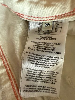 Pantalones vaqueros blancos marca Guess talla 26
