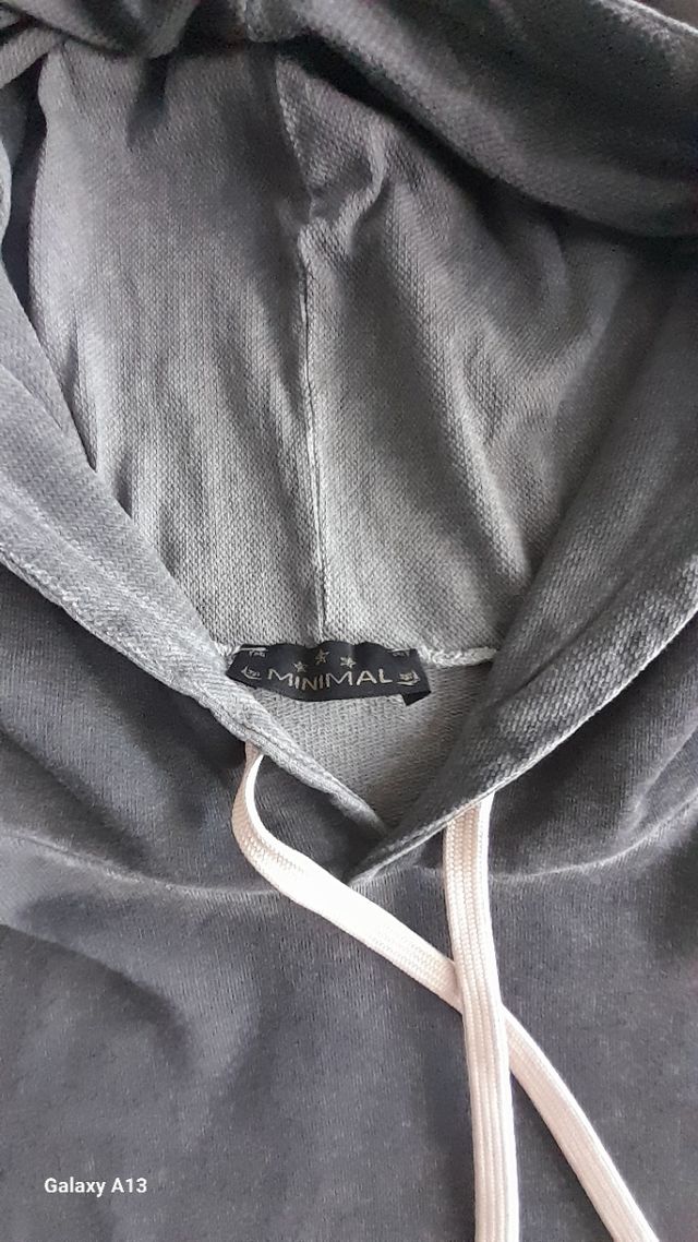 Felpa grigia con cappuccio