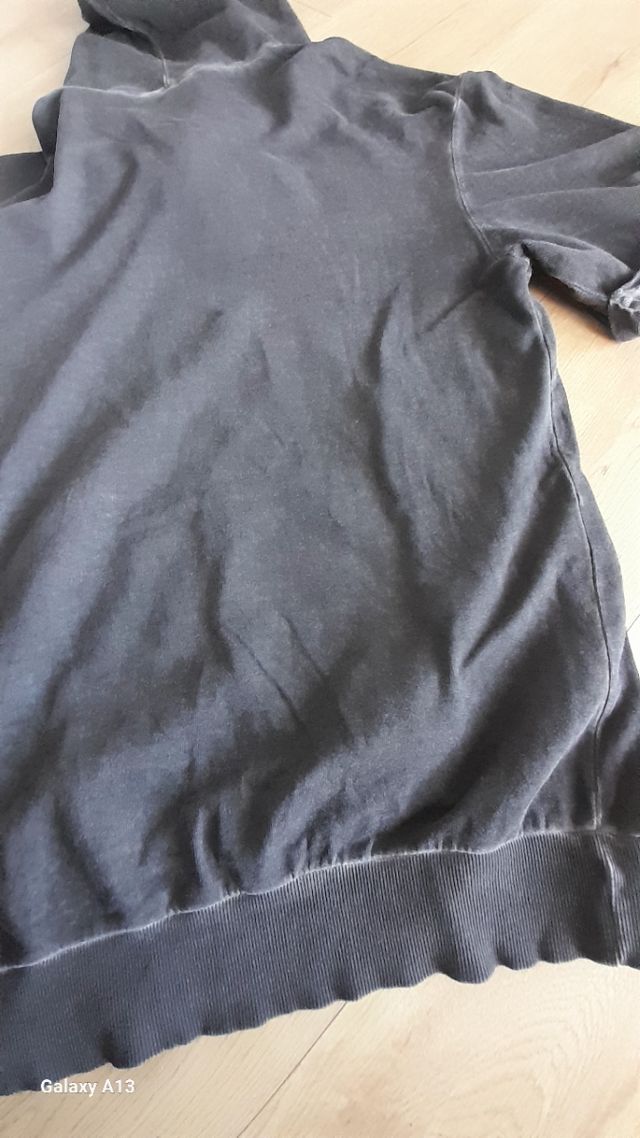 Felpa grigia con cappuccio