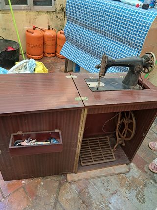 Máquina coser antigua - Madera y metal