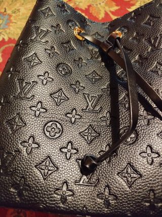 Bolso negro a lo Louis Vuitton