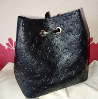 Bolso negro a lo Louis Vuitton