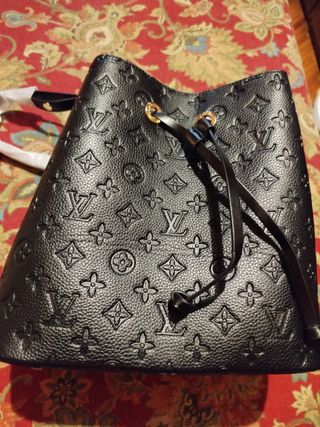 Bolso negro a lo Louis Vuitton