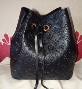 Bolso negro a lo Louis Vuitton