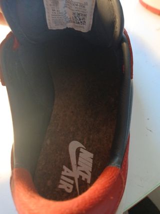 Zapatillas Nike Jordan rojas y grises