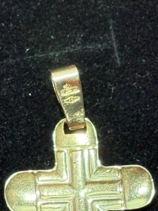 COLGANTE CRUZ DE ORO 18K
