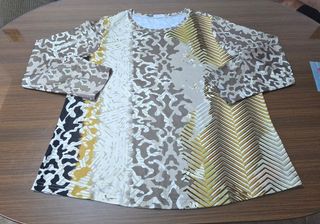 Camiseta de manga larga estampada.
