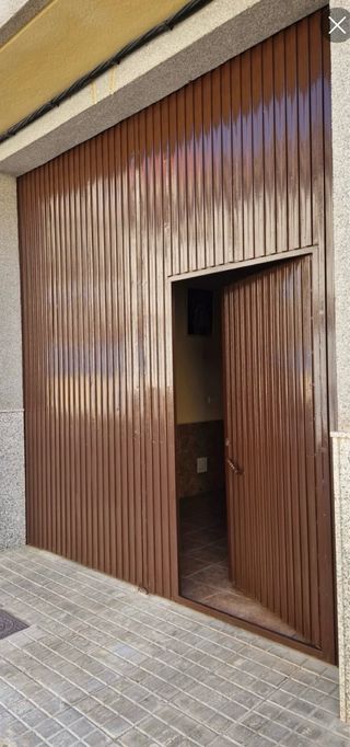 Puertas garaje metálicas marrones