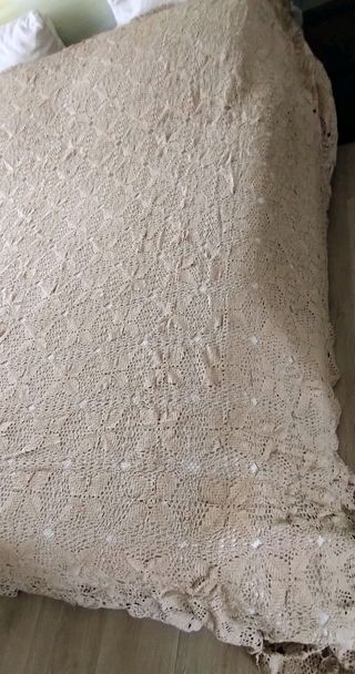 Copriletto uncinetto beige cotone