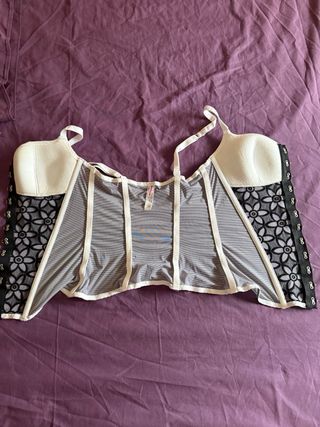 Corset lencería gris y blanco