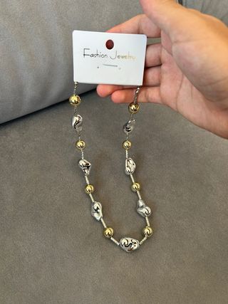 Collar dorado y plateado