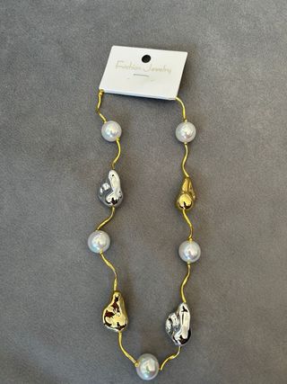 Collar dorado y plateado