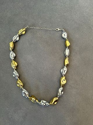 Collar dorado y plateado