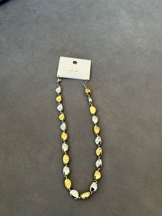 Collar dorado y plateado