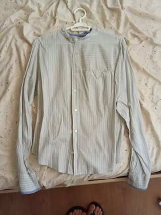 Camisa rayada beige y gris verdoso