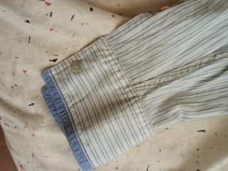 Camisa rayada beige y gris verdoso