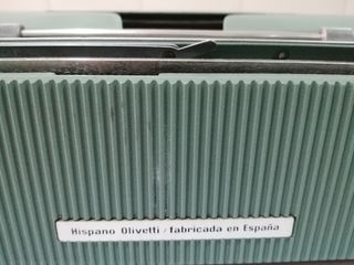 Máquina escribir antigua Olivetti Lettera 32





