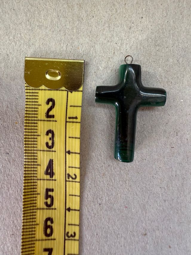 Collar, brazalete, cruces y colgante Malaquita