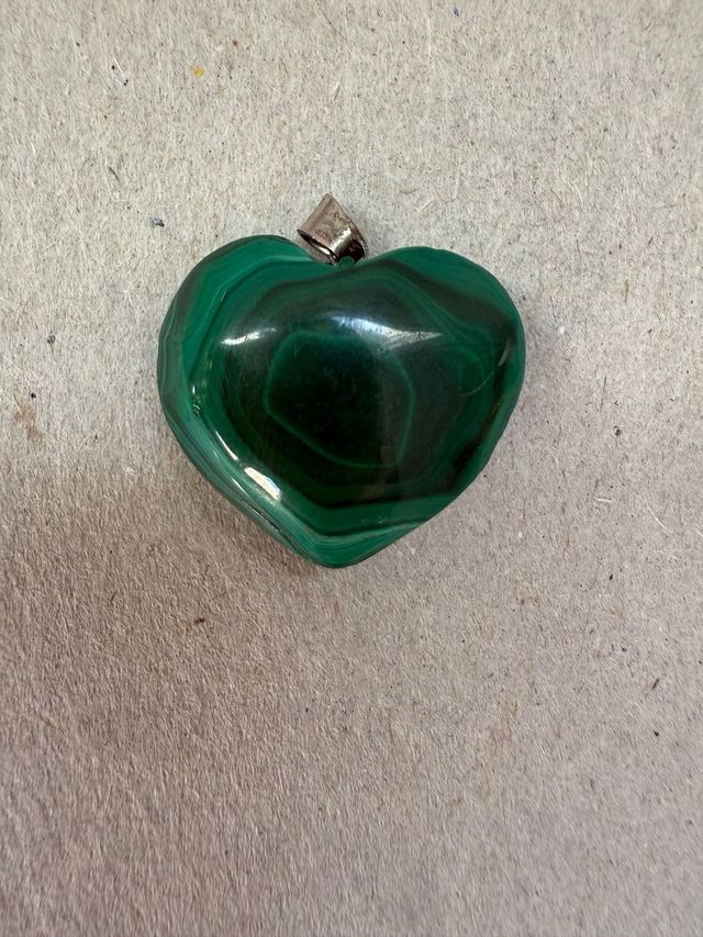 Collar, brazalete, cruces y colgante Malaquita