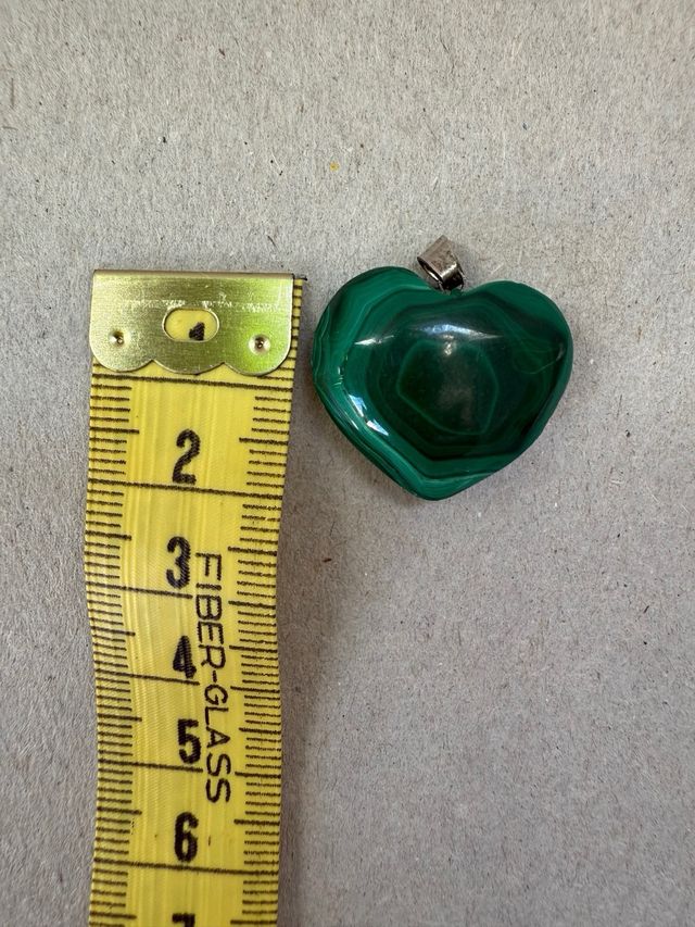 Collar, brazalete, cruces y colgante Malaquita