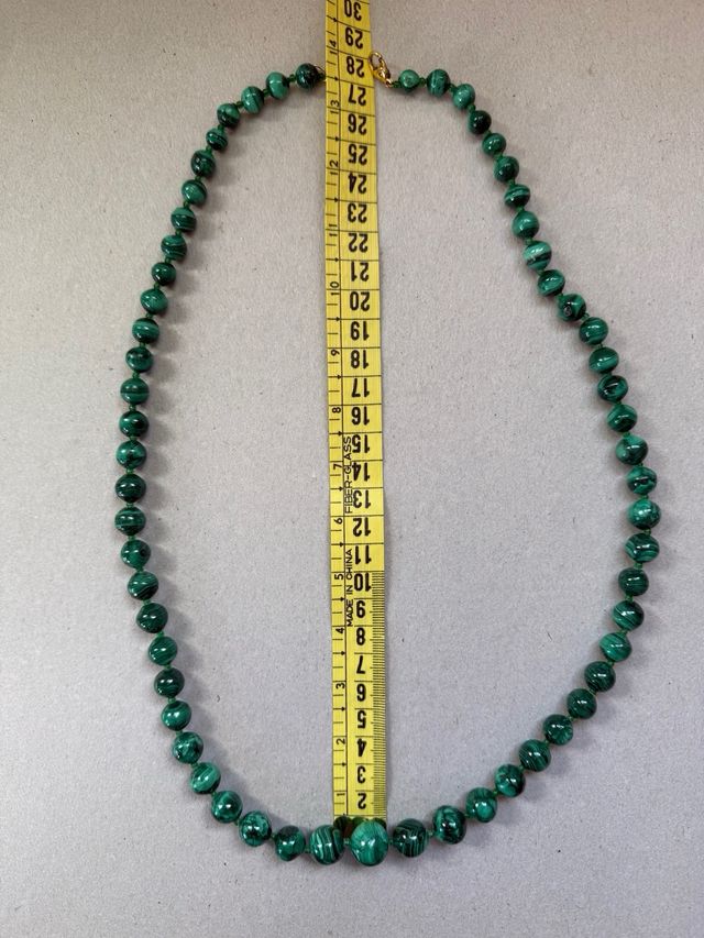 Collar, brazalete, cruces y colgante Malaquita