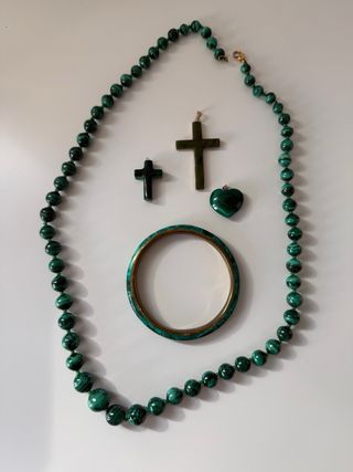 Collar, brazalete, cruces y colgante Malaquita 