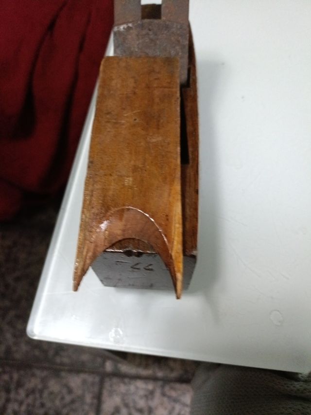 Garlopa antigua de madera