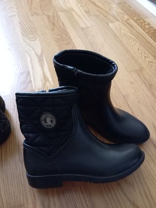 Botines negros talla 36 .  2 pares. Nuevos.