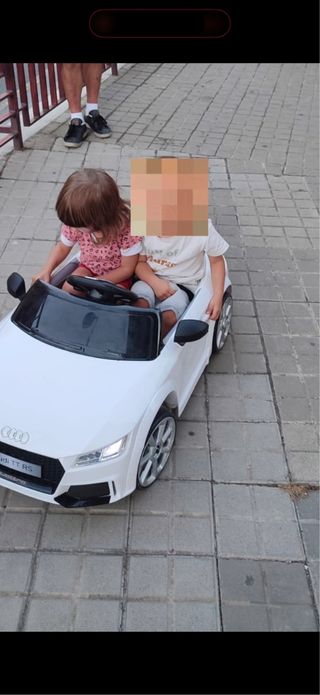Coche eléctrico infantil Audi TT RS