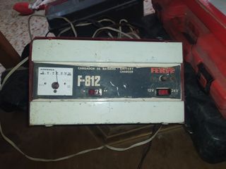 Cargador baterías FERVE F-812