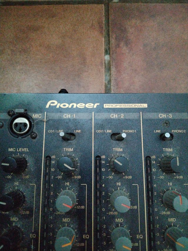 Mesa mezclas Pioneer DJM-600 usada