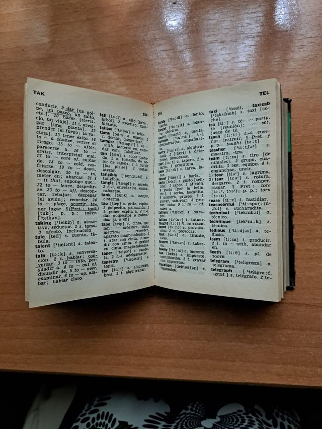 Vox, Diccionario Basico: Ingles-Espanol, Espanol-Ingles