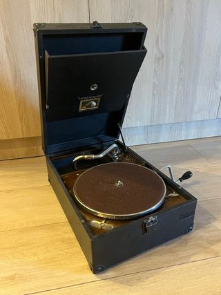 Gramola antigua La Voz de su Amo