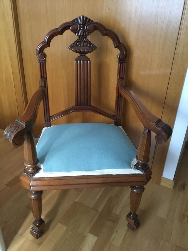 Sillones antiguos tallados