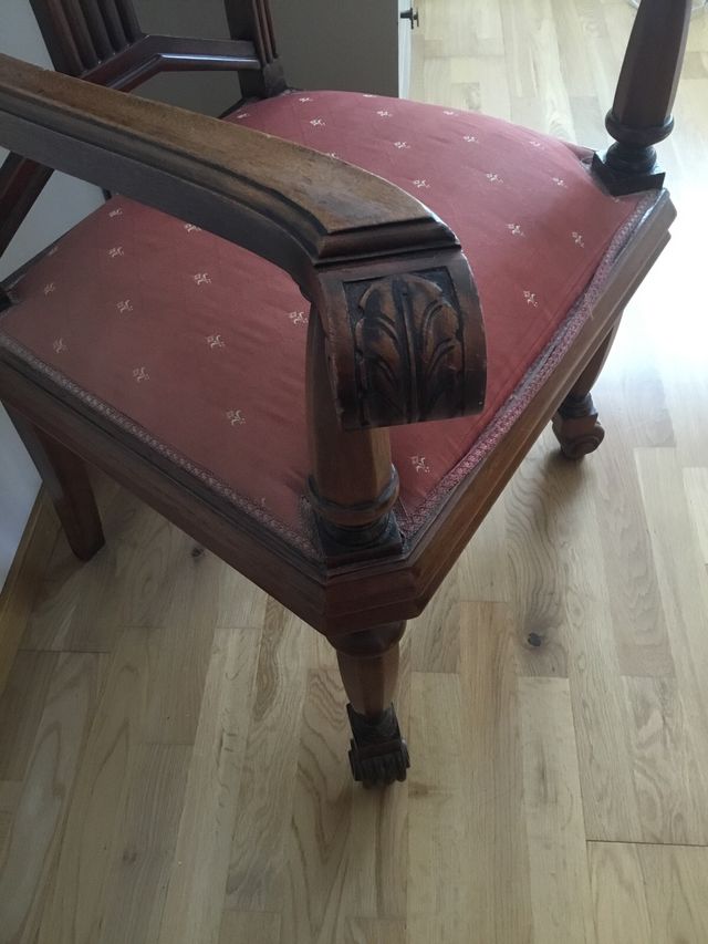 Sillones antiguos tallados