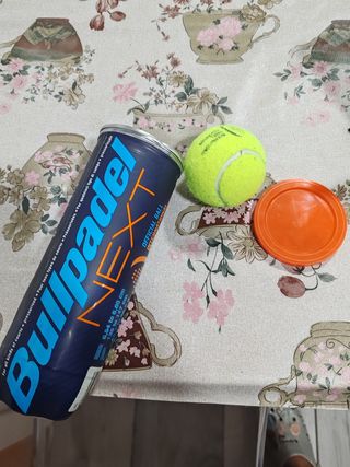Paquete de tres pelotas, si me compra los 10 pq