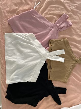 4 Tops
Rosa talla L, resto talla S.
1x5€
4x12€
