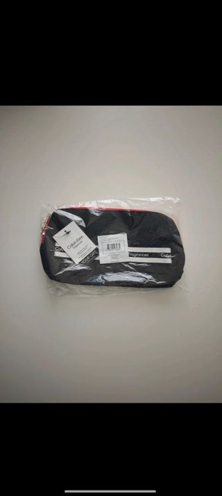 Neceser Calvin Klein - Negro/Rojo