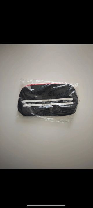 Neceser Calvin Klein - Negro/Rojo