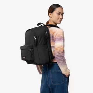 Mochila Eastpak negra Day Office 31L