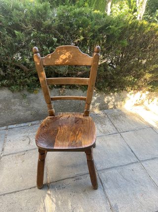 Silla madera estilo castellano de roble. hay 6 uni