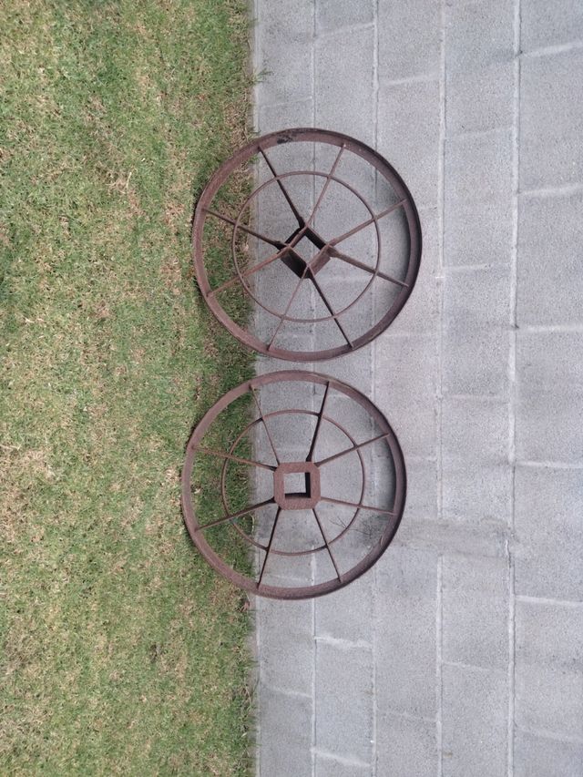 2 Ruedas Hierro Antiguo