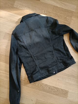 Cazadora vaquera negra Stradivarius
