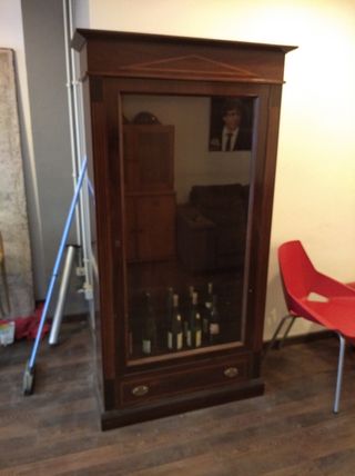 Mueble vitrina caoba