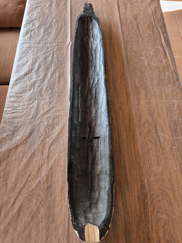 Máscara africana tallada a mano