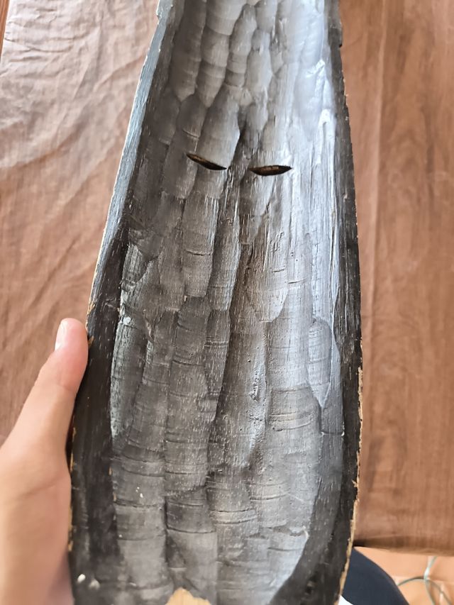 Máscara africana tallada a mano