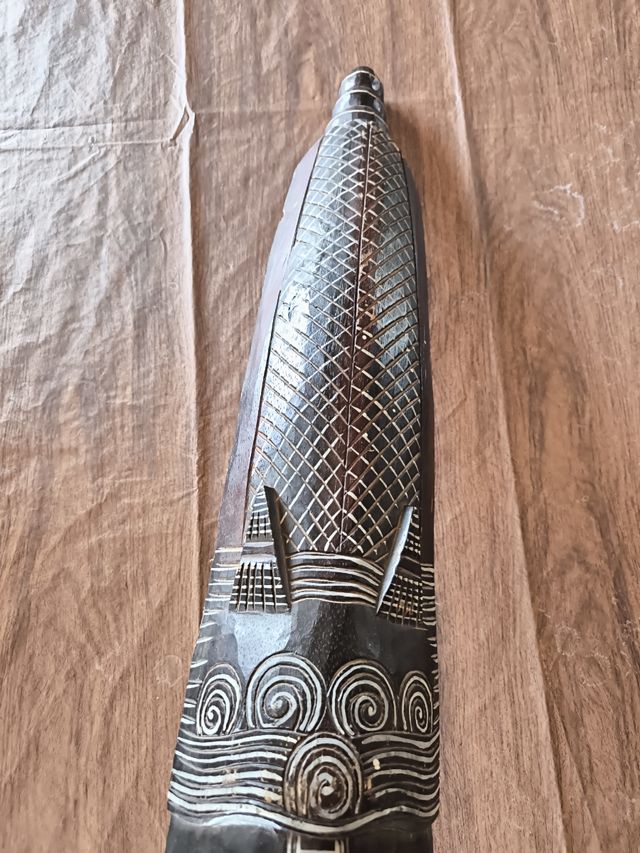 Máscara africana tallada a mano