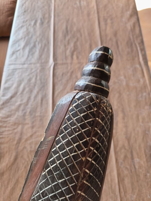 Máscara africana tallada a mano